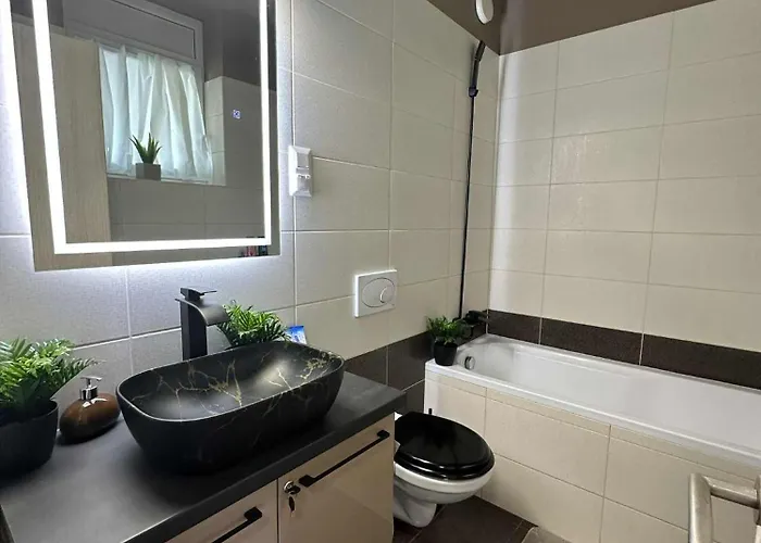 Apartament Lux With Free Private Parking Debreţin